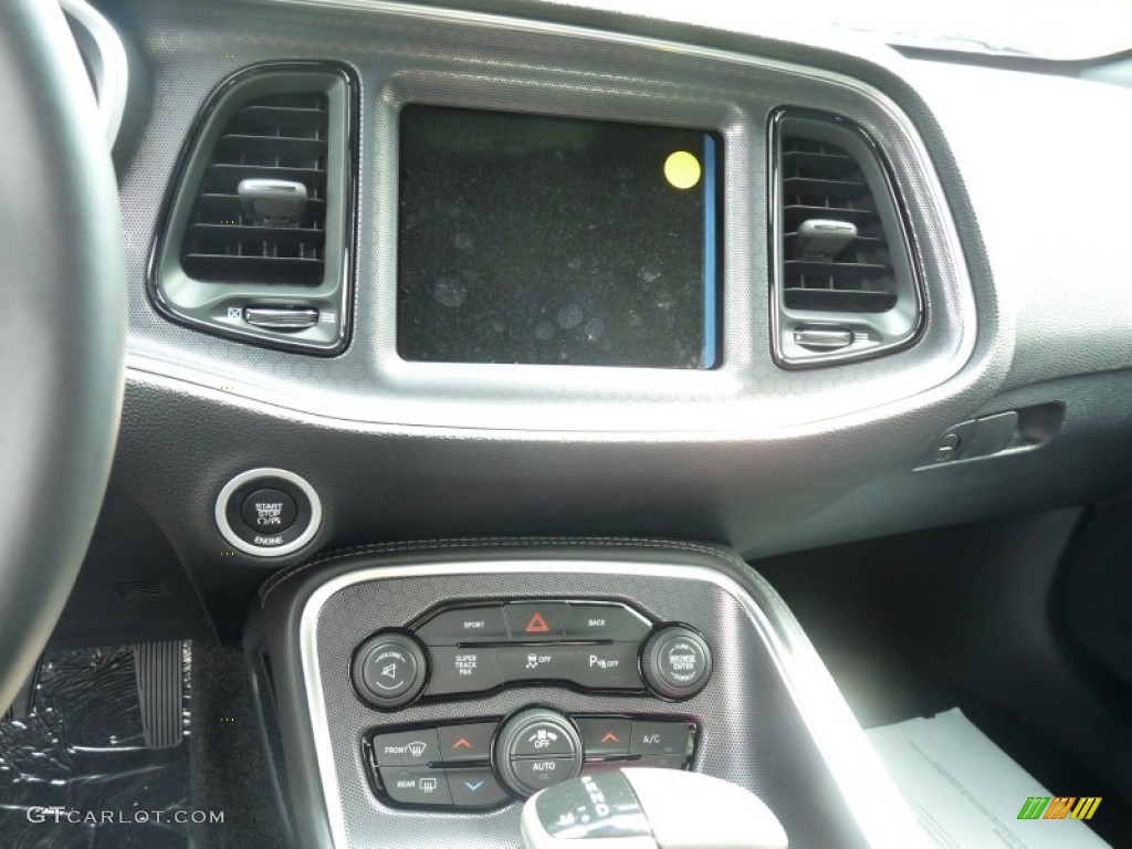 2015 Challenger SXT Plus - Phantom Black Tri-Coat Pearl / Black photo #8