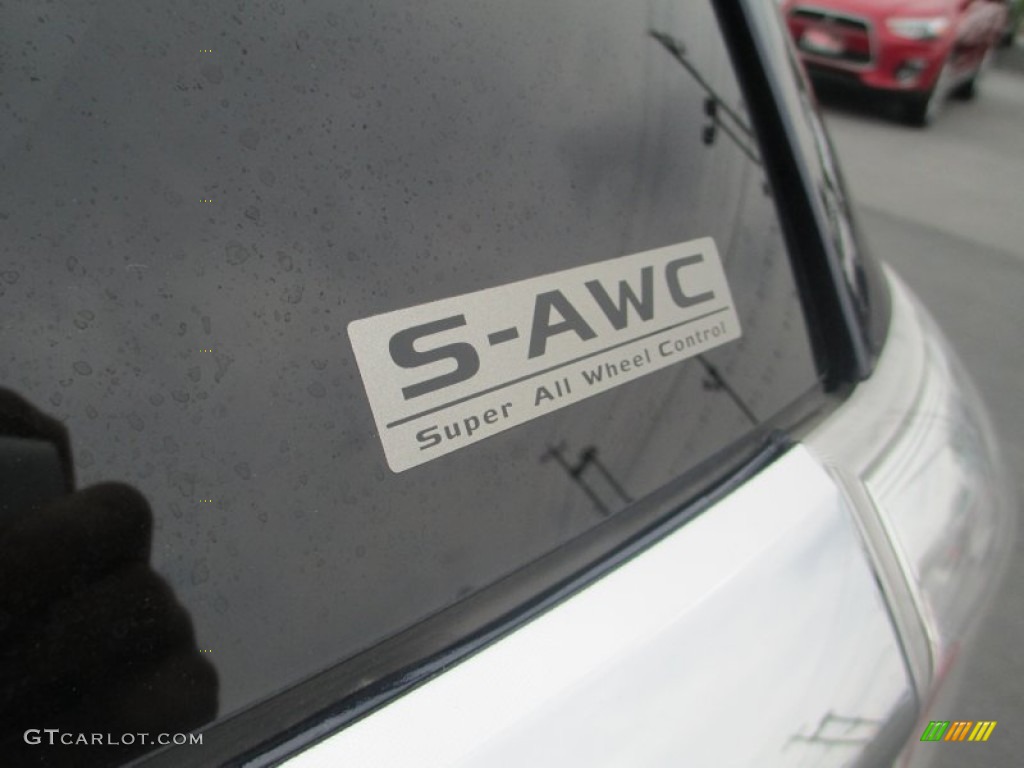 2015 Mitsubishi Outlander SE S-AWC Marks and Logos Photos