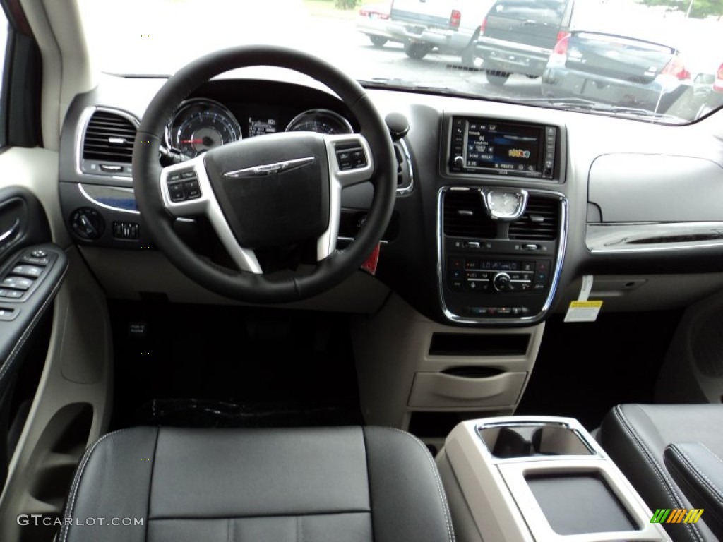 2015 Town & Country Touring - Deep Cherry Red Crystal Pearl / Black/Light Graystone photo #4