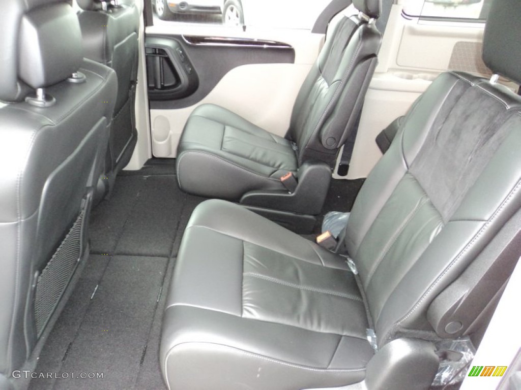 2015 Chrysler Town & Country Limited Platinum Rear Seat Photo #96634889
