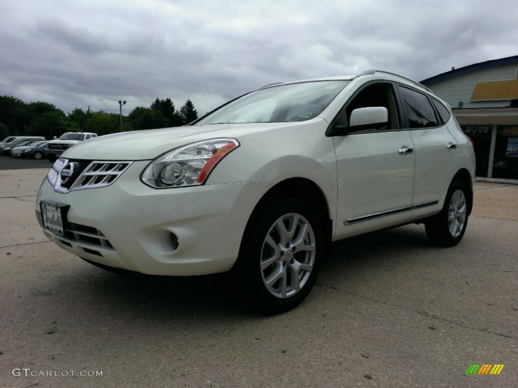 2013 Rogue SV AWD - Pearl White / Black photo #1