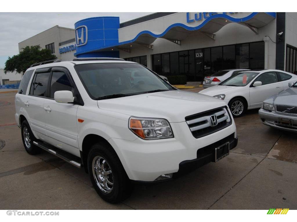 Taffeta White Honda Pilot