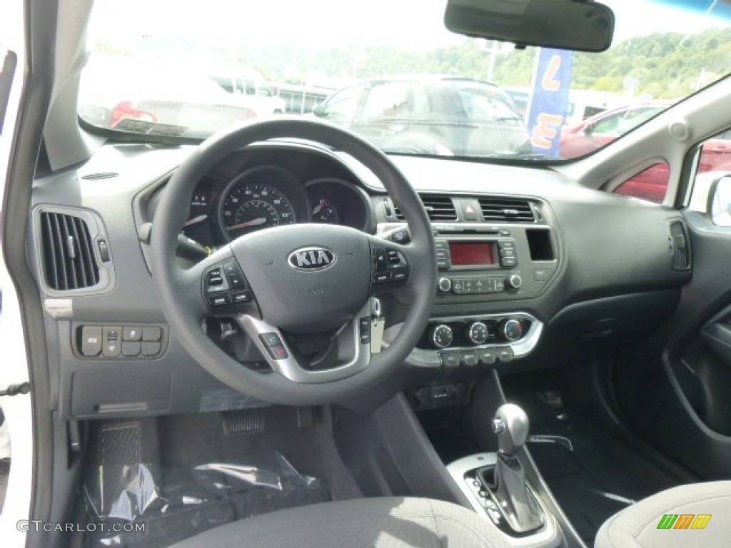 2015 Kia Rio 5-Door EX Dashboard Photos