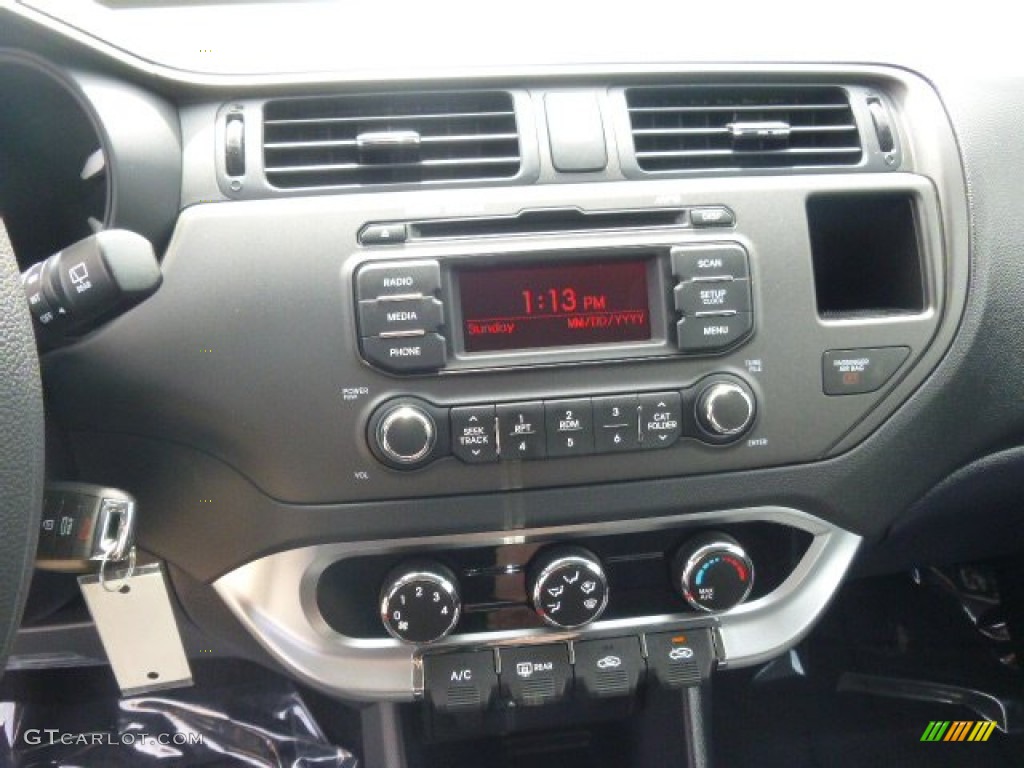 2015 Kia Rio 5-Door EX Controls Photos