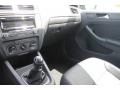 Black - Jetta SE Sedan Photo No. 13