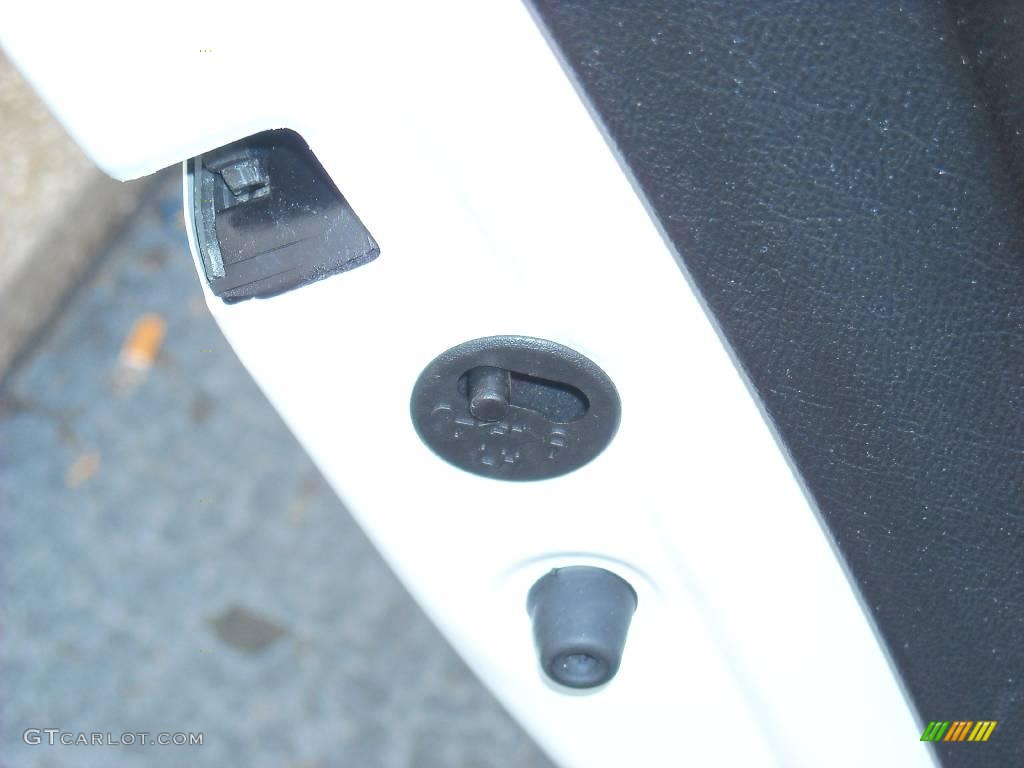 2007 Sonata SE V6 - Arctic White / Black photo #35