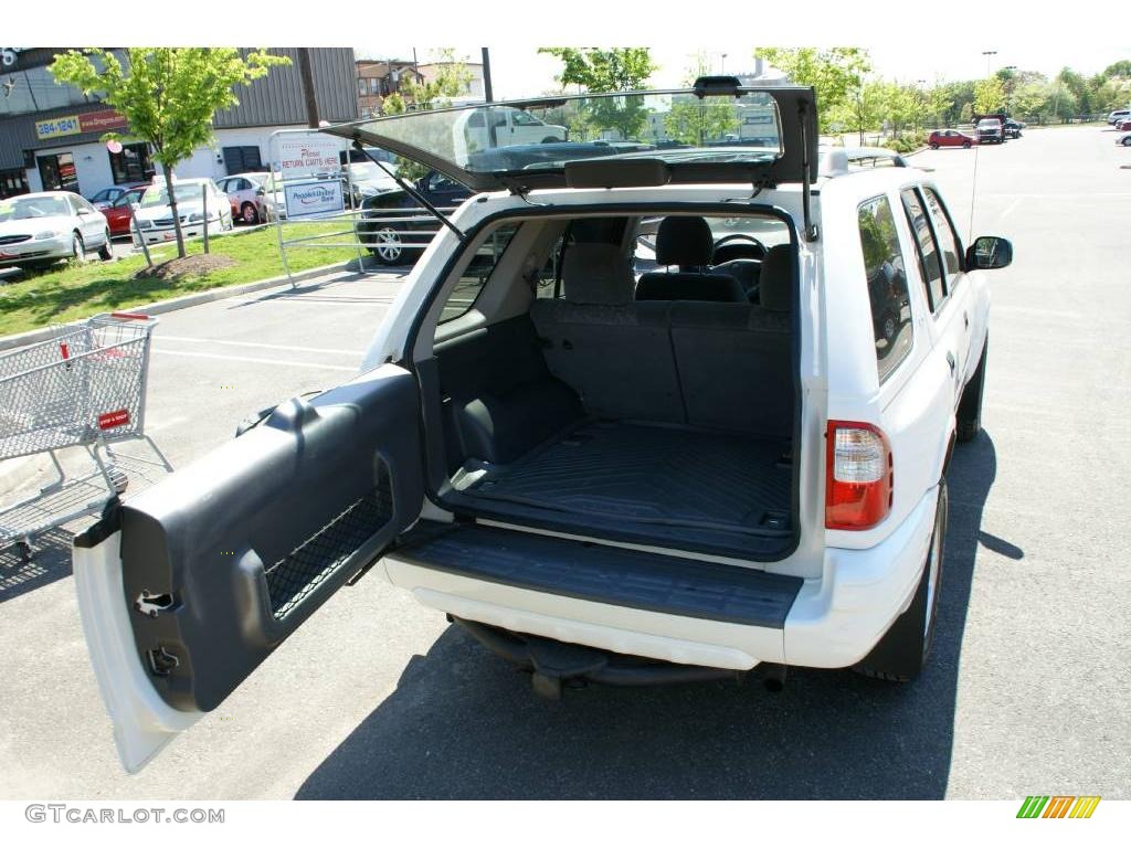 2002 Rodeo LS 4WD - Alpine White / Gray photo #8