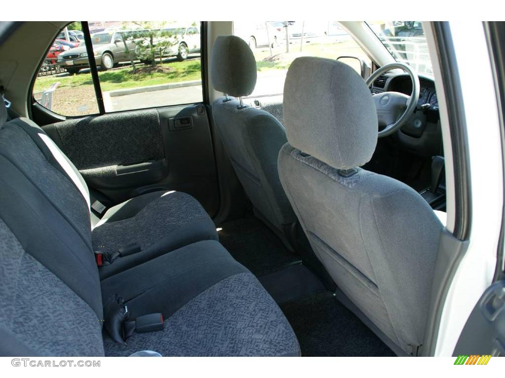 2002 Rodeo LS 4WD - Alpine White / Gray photo #14