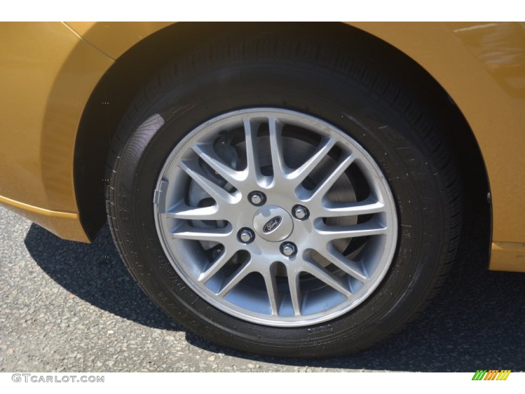 2009 Focus SE Sedan - Amber Gold Metallic / Medium Stone photo #9