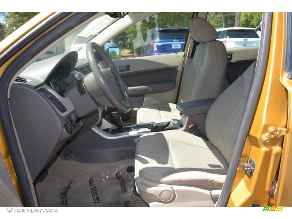 2009 Focus SE Sedan - Amber Gold Metallic / Medium Stone photo #16