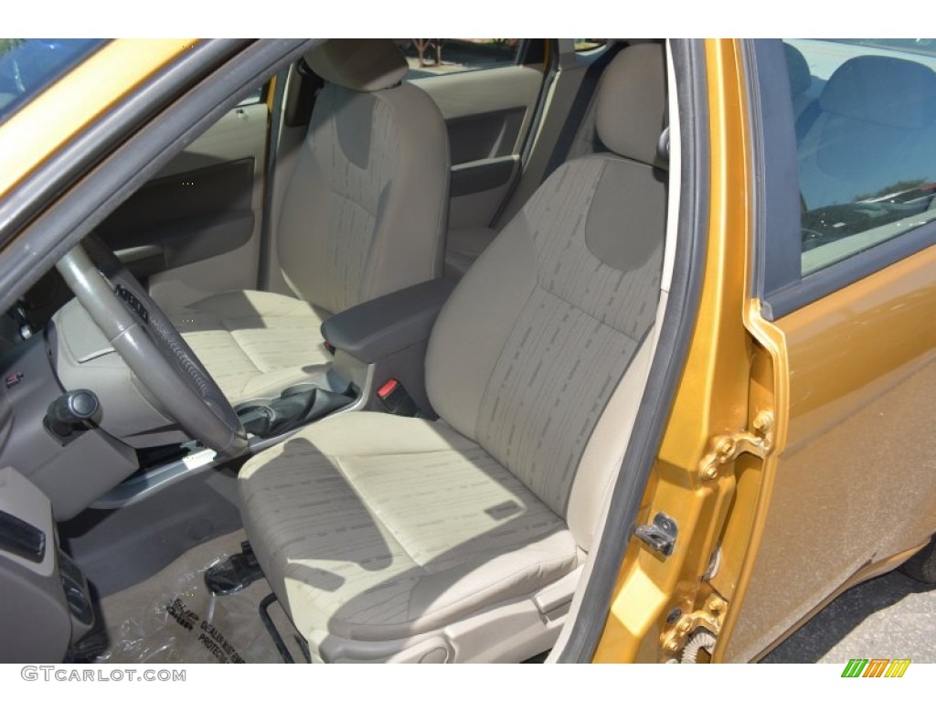 2009 Focus SE Sedan - Amber Gold Metallic / Medium Stone photo #17