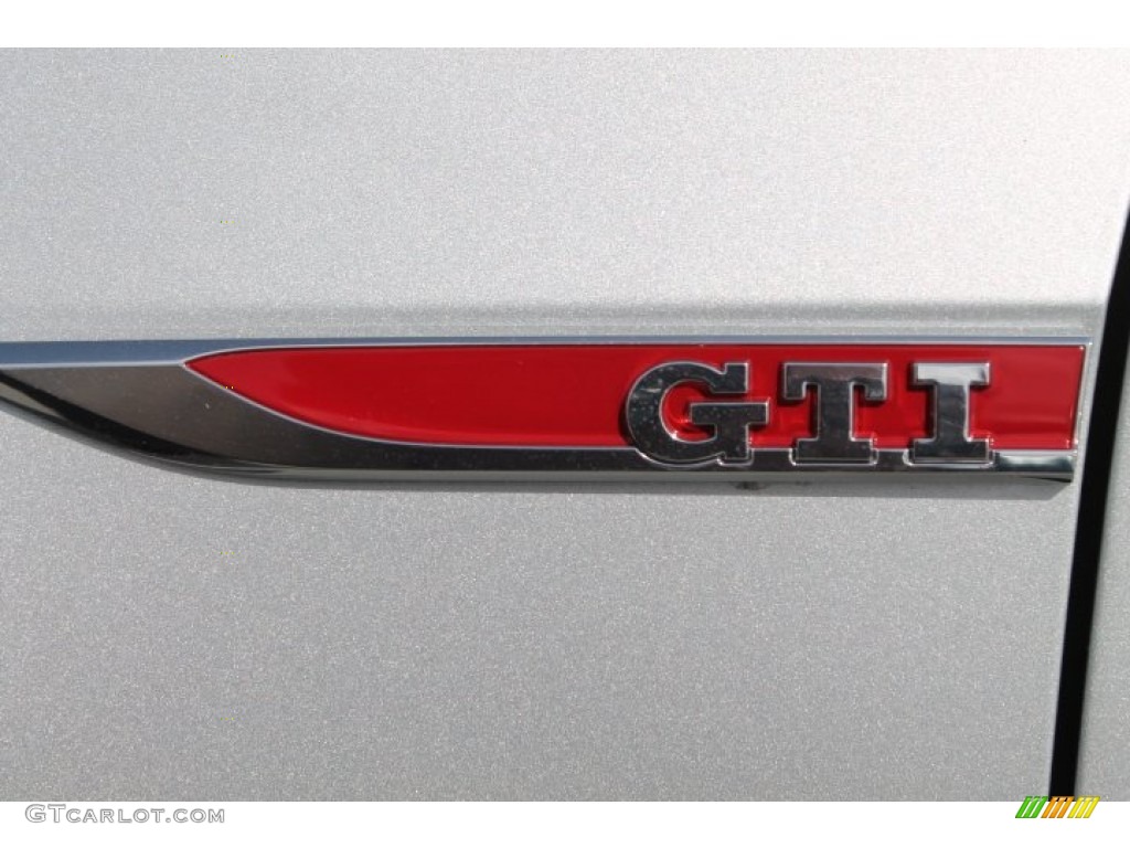 2015 Volkswagen Golf GTI 4-Door 2.0T SE Marks and Logos Photos
