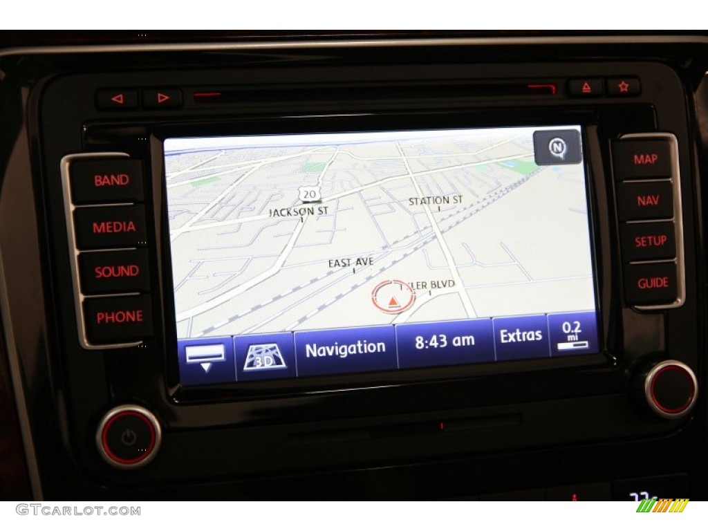 2013 Volkswagen Passat V6 SEL Navigation Photos