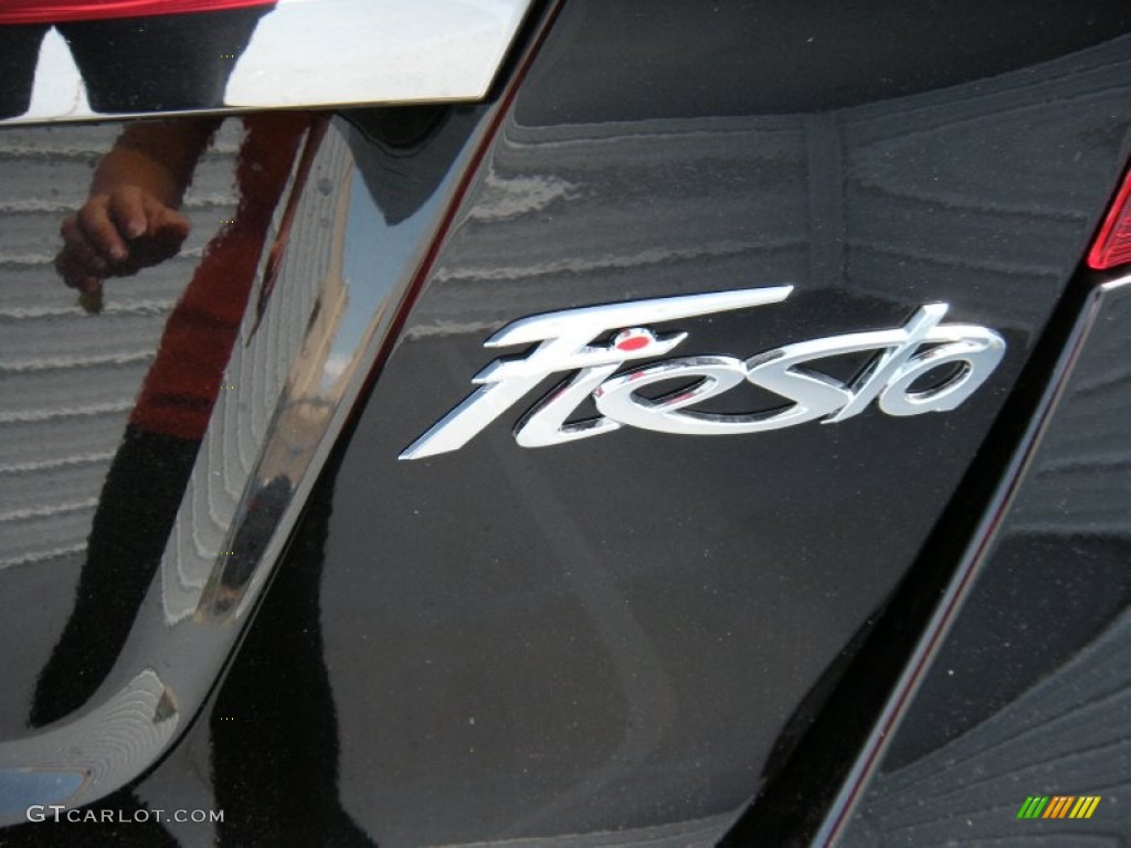 2015 Fiesta Titanium Hatchback - Tuxedo Black Metallic / Charcoal Black photo #16