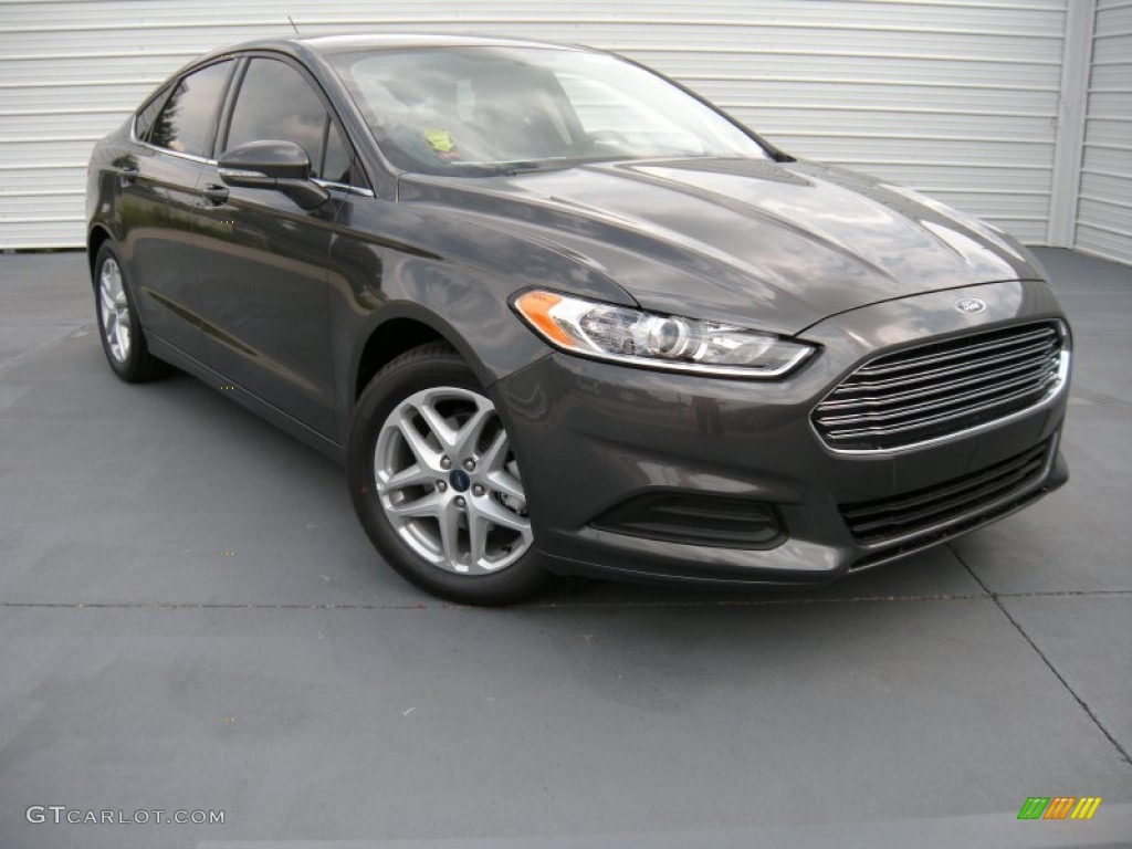 2015 Fusion SE - Magnetic Metallic / Charcoal Black photo #2