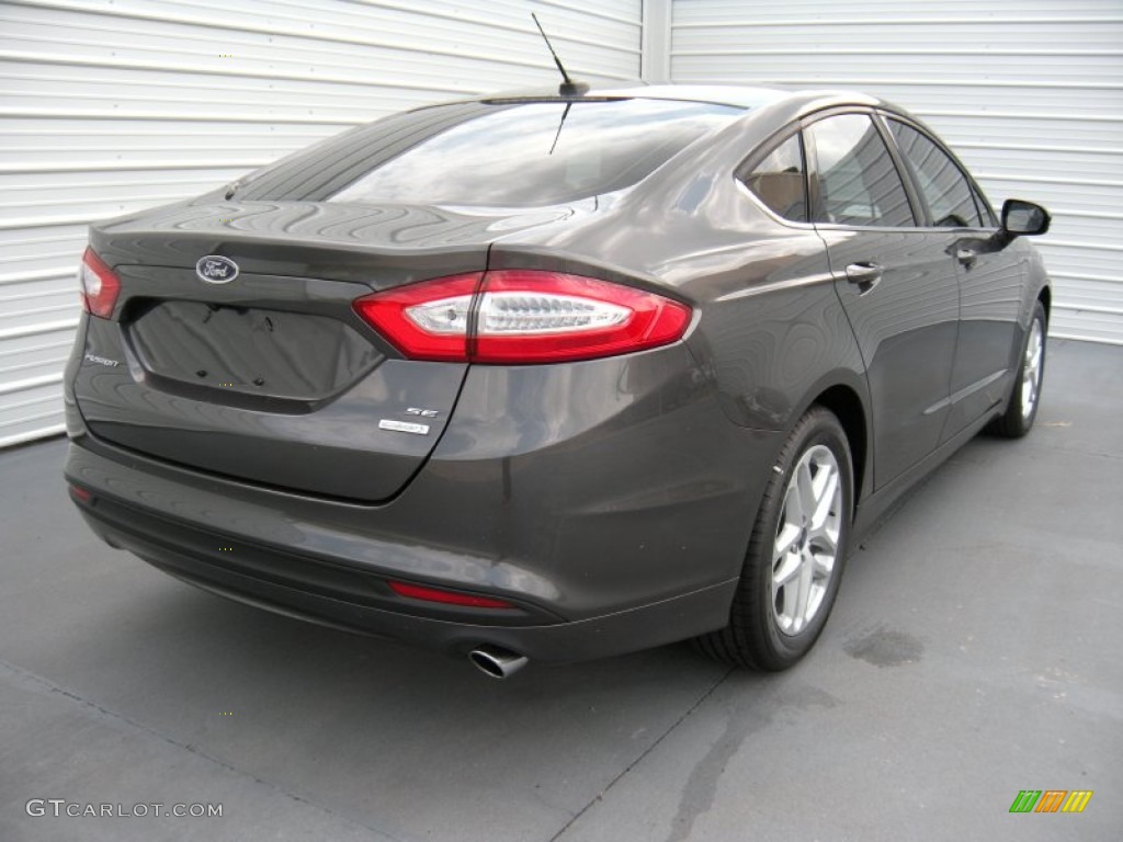 2015 Fusion SE - Magnetic Metallic / Charcoal Black photo #4