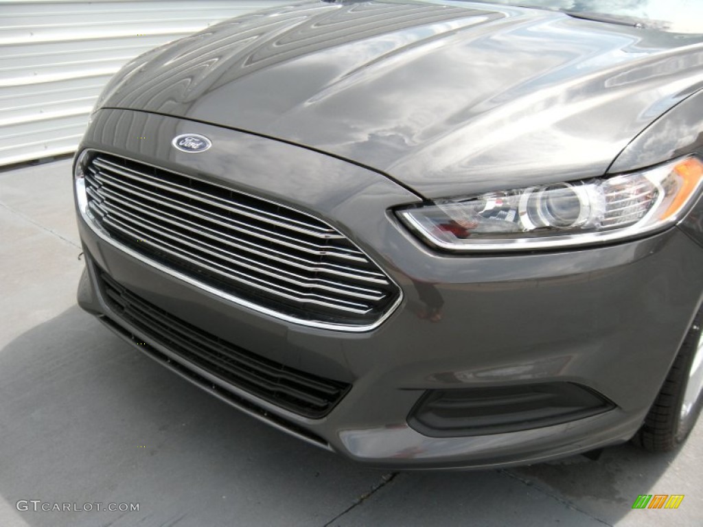 2015 Fusion SE - Magnetic Metallic / Charcoal Black photo #10