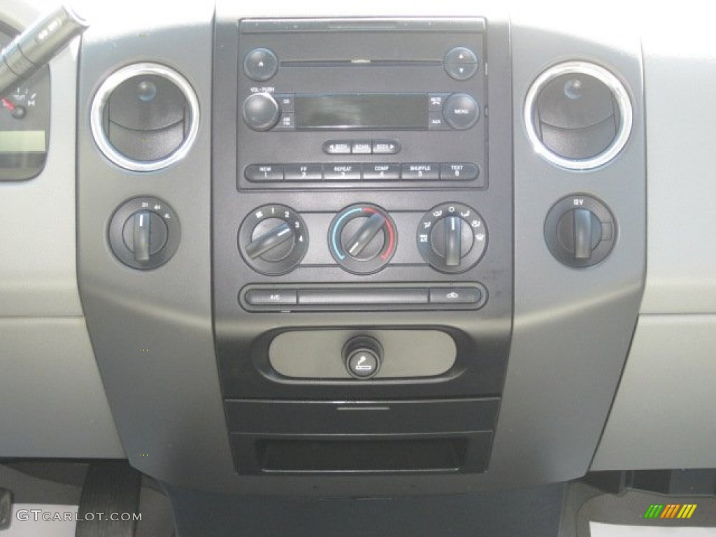 2006 F150 XLT SuperCrew 4x4 - Oxford White / Medium/Dark Flint photo #15