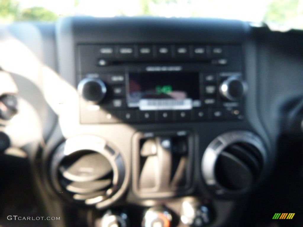 2015 Wrangler Sport S 4x4 - Bright White / Black photo #16