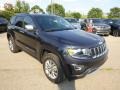 Front 3/4 View of 2015 Grand Cherokee Limited 4x4