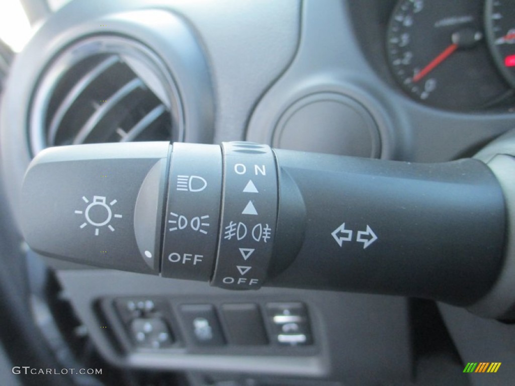 2015 Mitsubishi Mirage DE Controls Photo #96730594