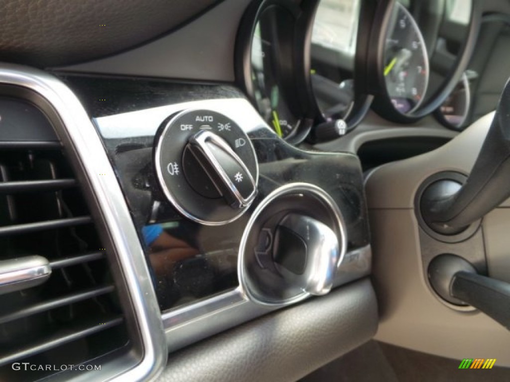 2015 Porsche Panamera S E-Hybrid Controls Photo #96743917