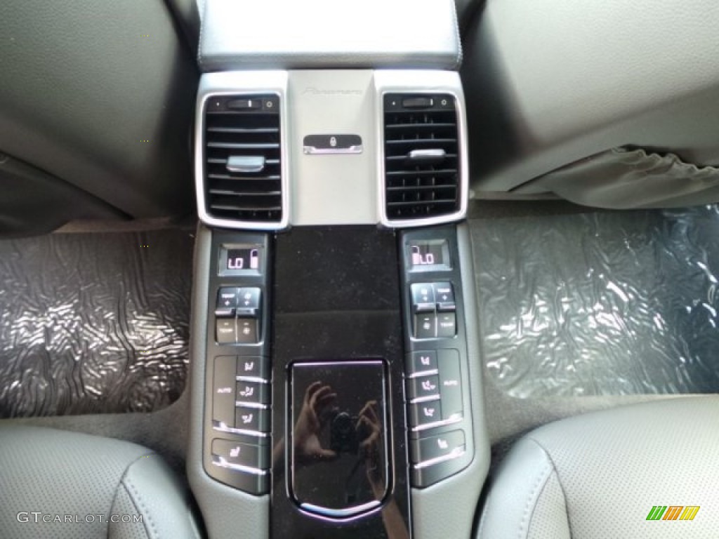 2015 Porsche Panamera S E-Hybrid Controls Photo #96744007