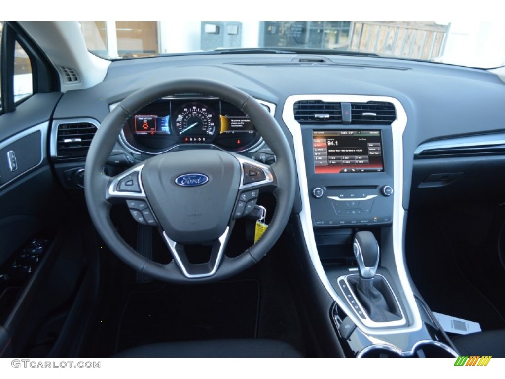 2015 Ford Fusion SE Charcoal Black Dashboard Photo #96748837