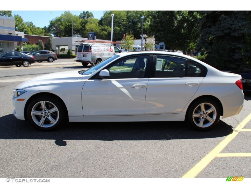 2014 3 Series 328i xDrive Sedan - Alpine White / Black photo #5