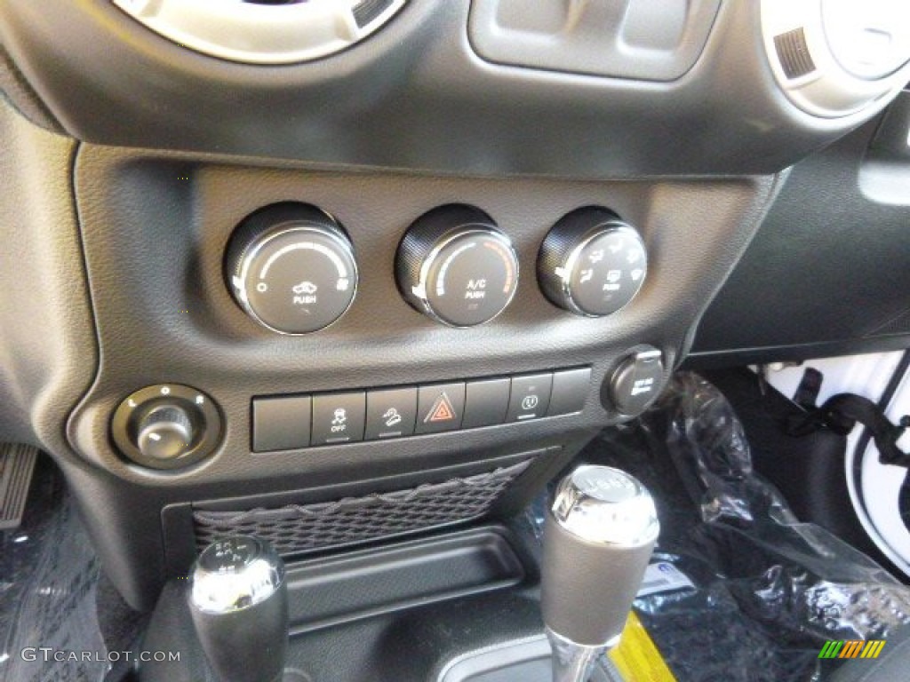 2015 Jeep Wrangler Rubicon 4x4 Controls Photo #96771687