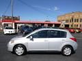 Brilliant Silver - Versa 1.8 S Hatchback Photo No. 5