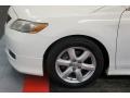 Super White - Camry SE Photo No. 59