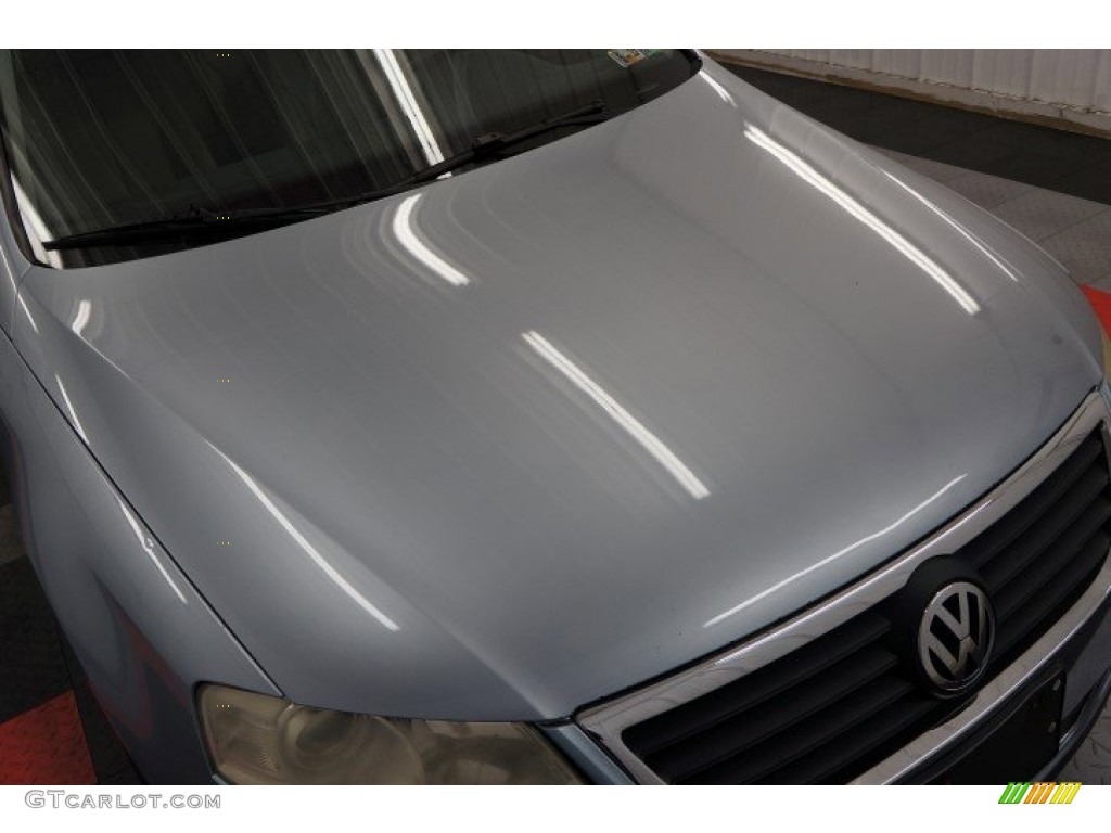 2006 Passat 2.0T Sedan - Arctic Blue Silver / Classic Grey photo #40