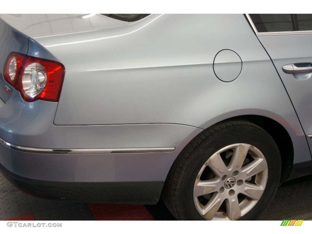 2006 Passat 2.0T Sedan - Arctic Blue Silver / Classic Grey photo #48