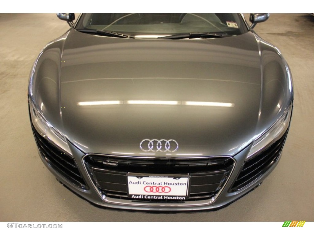 2015 R8 V8 - Daytona Grey Pearl / Black photo #2