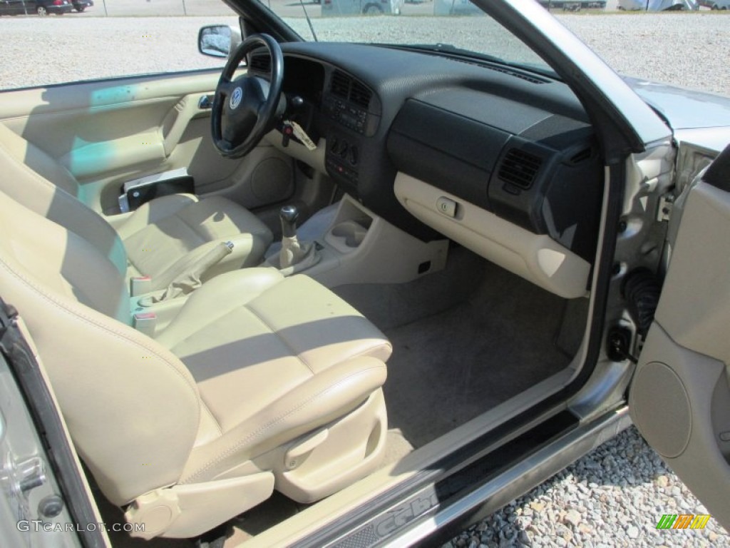 2001 Cabrio GLX - Desert Wind Metallic / Beige photo #21