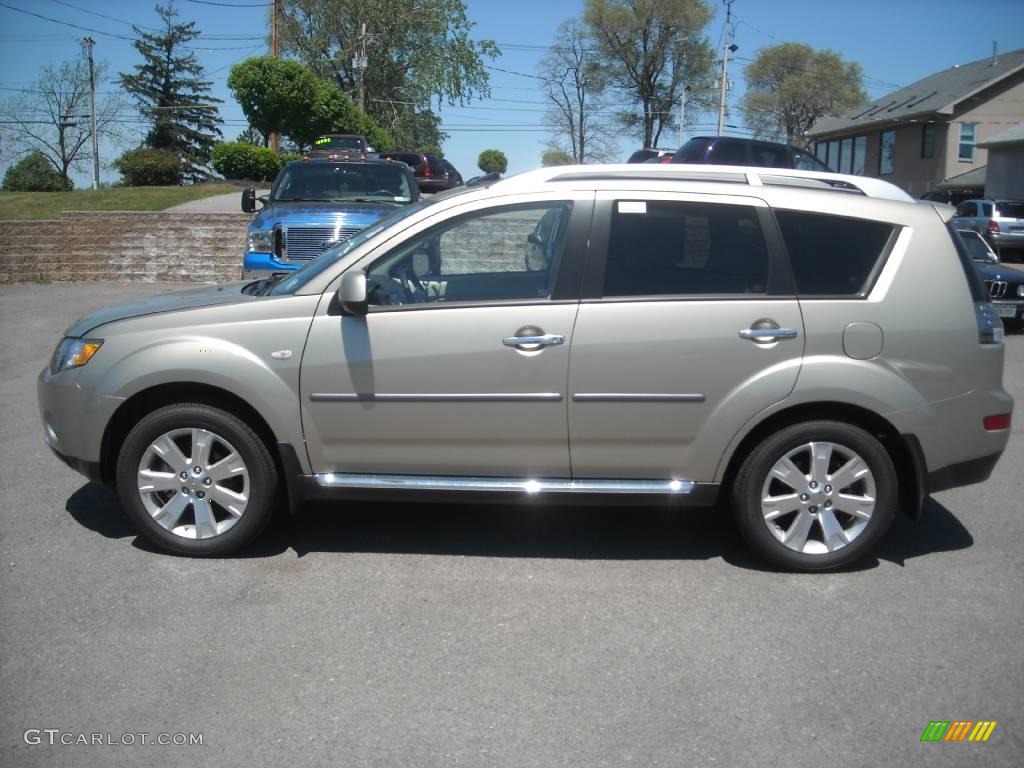 2009 Outlander SE 4WD - Desert Sand Beige Metallic / Beige photo #7