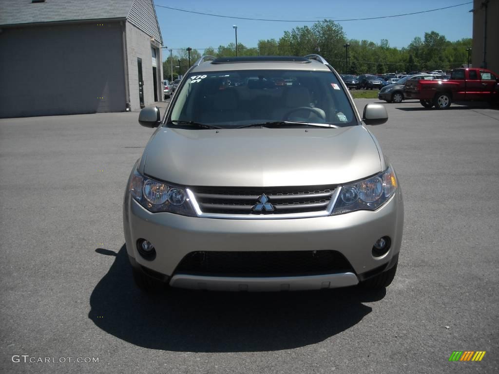 2009 Outlander SE 4WD - Desert Sand Beige Metallic / Beige photo #13