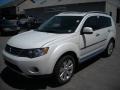 Diamond White Pearl - Outlander SE 4WD Photo No. 1