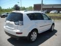 Diamond White Pearl - Outlander SE 4WD Photo No. 10