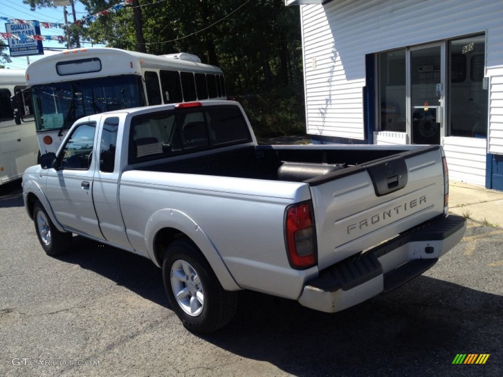 2001 Frontier XE King Cab - Silver Ice Metallic / Gray photo #16