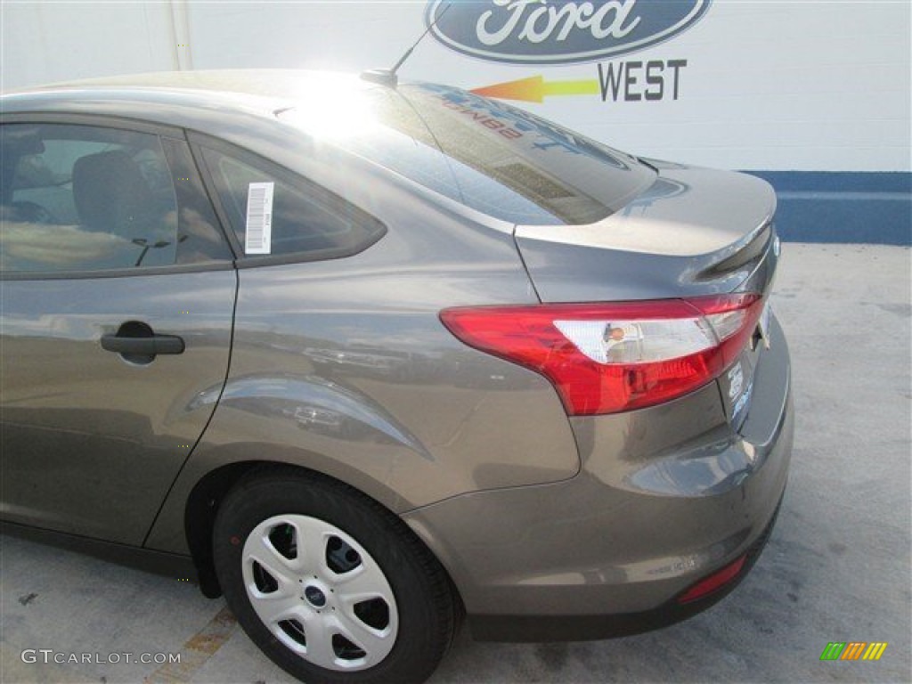 2014 Focus S Sedan - Sterling Gray / Charcoal Black photo #4