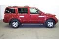 Red Brawn - Pathfinder SE 4x4 Photo No. 6