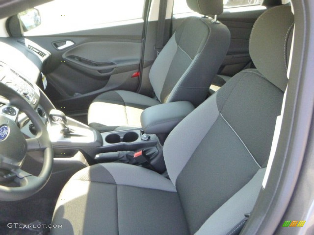 2014 Focus SE Sedan - Sterling Gray / Medium Light Stone photo #8