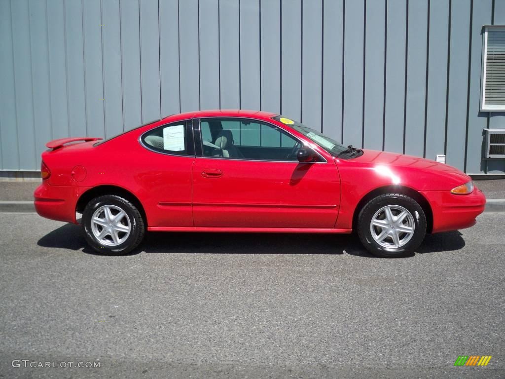 2003 Alero GL Coupe - Bright Red / Pewter photo #2