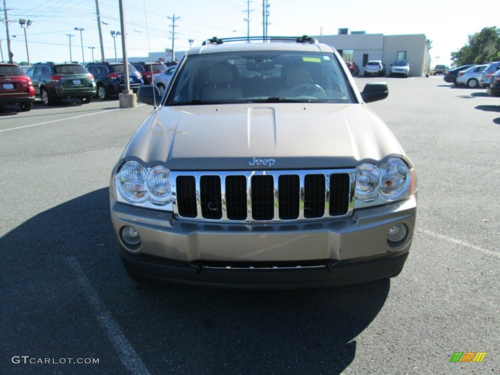 2005 Grand Cherokee Limited 4x4 - Light Khaki Metallic / Dark Khaki/Light Graystone photo #3