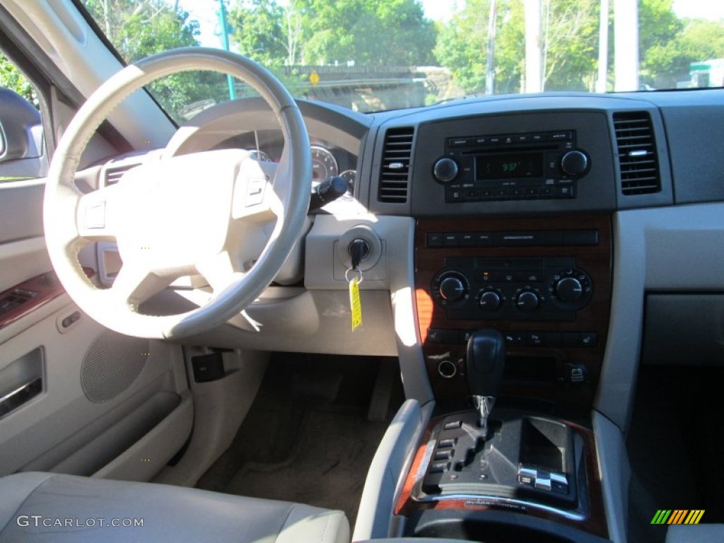 2005 Grand Cherokee Limited 4x4 - Light Khaki Metallic / Dark Khaki/Light Graystone photo #16