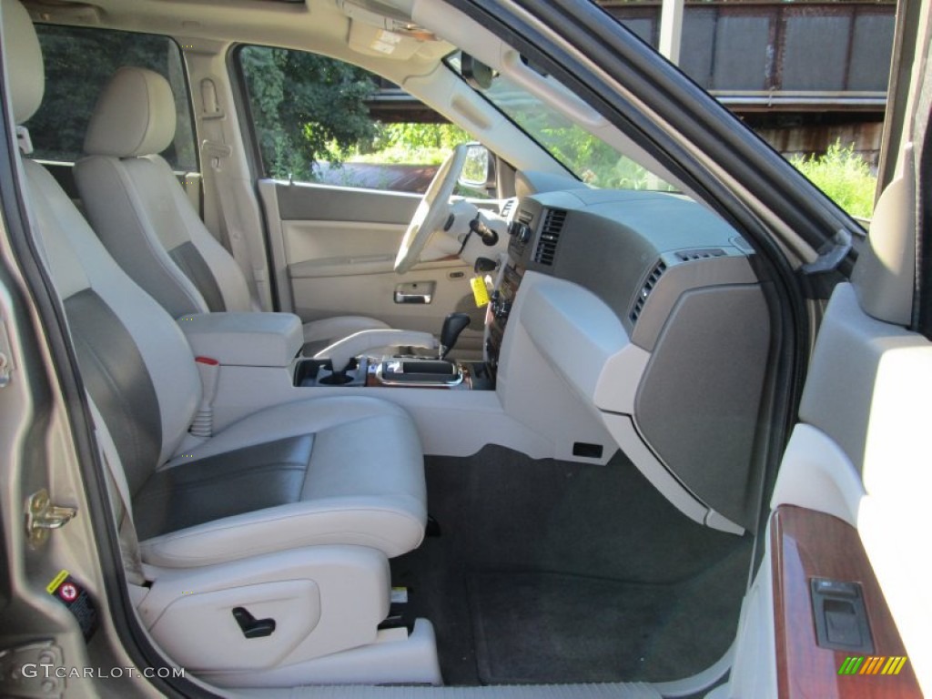 2005 Grand Cherokee Limited 4x4 - Light Khaki Metallic / Dark Khaki/Light Graystone photo #17