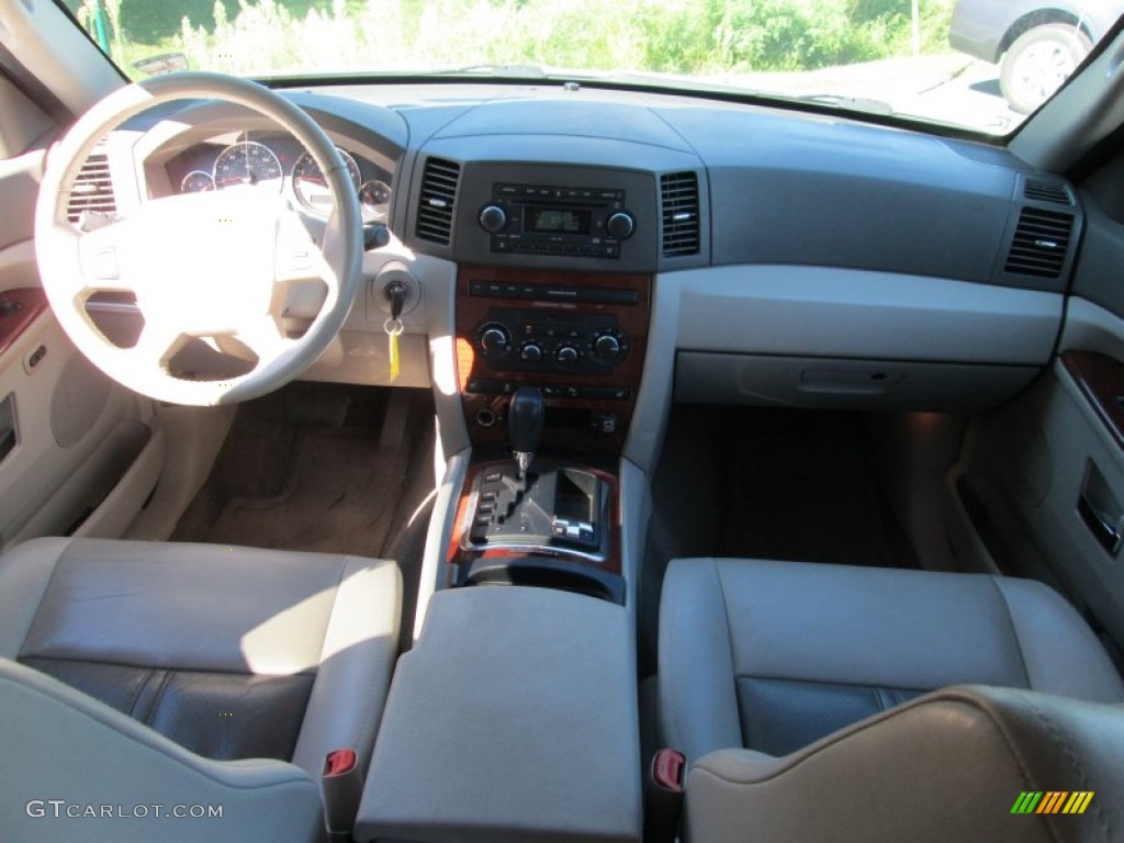 2005 Grand Cherokee Limited 4x4 - Light Khaki Metallic / Dark Khaki/Light Graystone photo #24