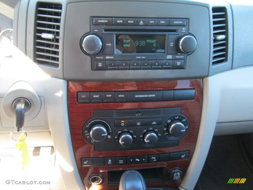 2005 Grand Cherokee Limited 4x4 - Light Khaki Metallic / Dark Khaki/Light Graystone photo #25